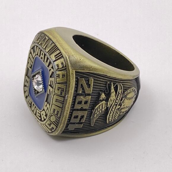 Milwaukee Brewers 1982 World Series Championship Replica Ring Baseball Size 10 - Picture 3 of 9